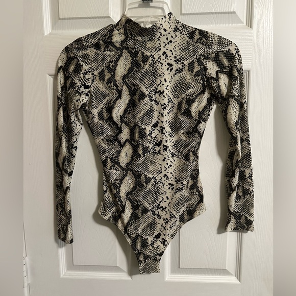 Snakeskin 🐍 long-sleeve mock neck bodysuit w/ open back. Size Small snap crotch - Picture 1 of 3